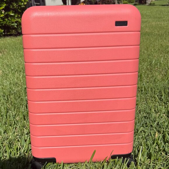 LIMITED EDITION! AWAY x Gray Malin Bigger Carryon Suitcase - Picture 1 of 8